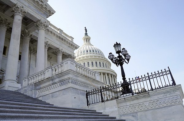 美国2024财年预算赤字预测上调27% 至约1.9万亿美元