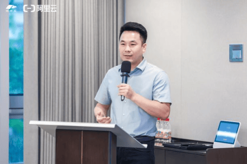 强强连合：阿里云助力杭州铭师堂保障升学e网通暑期高峰稳固
运行