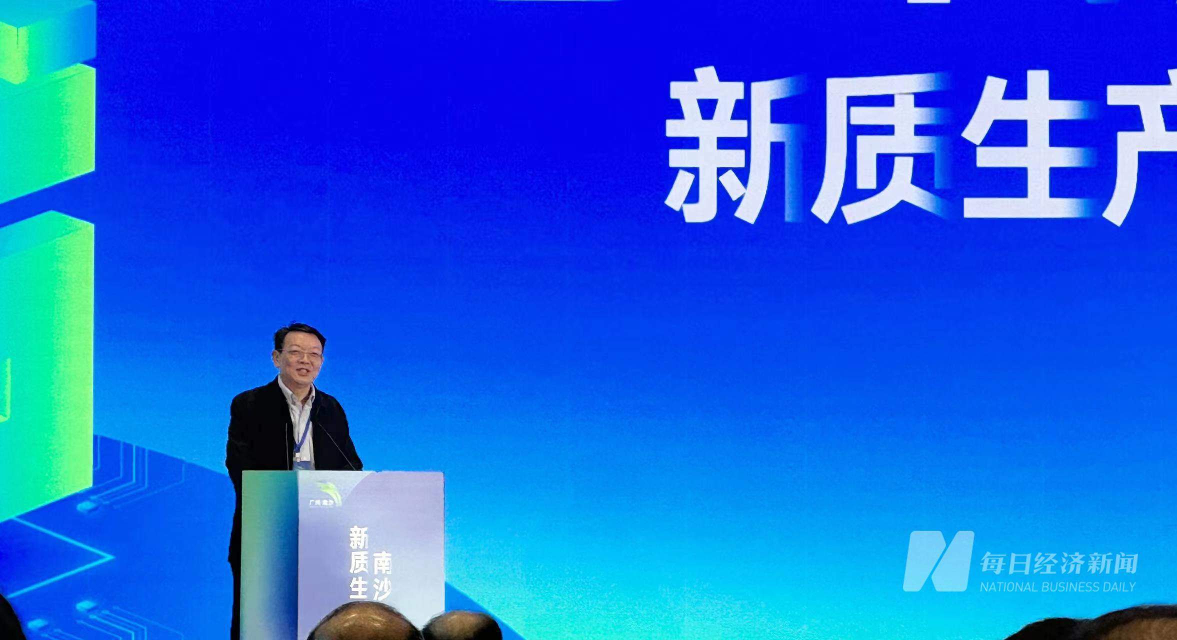 中国集成电路创新同盟
秘书长叶甜春：我国半导体财产
要通过路径创新来开辟新发展空间