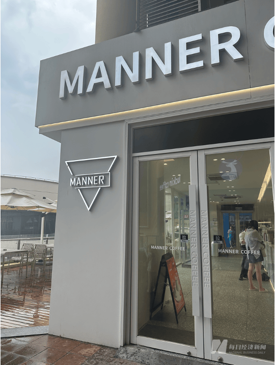 一个门店一名员工，“咖啡店已靠近小吃摊模式”  风波下的Manner仍旧人手紧缺??