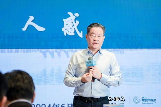 宁高宁：人的出发点
与企业的出发点
应该是同一
的