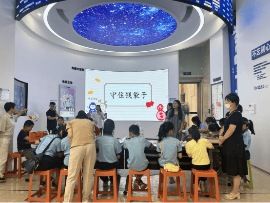 创建新型防非宣教阵地――兴业银行厦门分行“防范非法集资驿站”正式揭牌创建