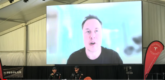 马斯克连线车主俱乐部 畅聊人形呆板
人、Robotaxi和SpaceX 马斯克连线车主俱乐部 畅聊人形机器人、Robotaxi和SpaceX